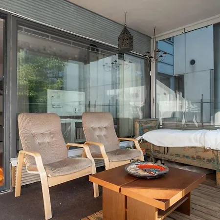 2 Bedroom With Canal View, Private Sauna, Sun Deck And Ev Parking ヘルシンキ