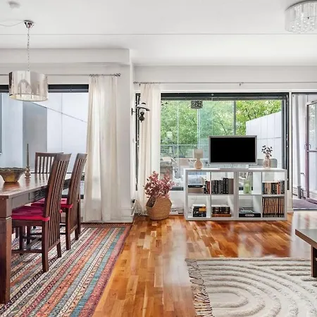2 Bedroom With Canal View, Private Sauna, Sun Deck And Ev Parking ヘルシンキ