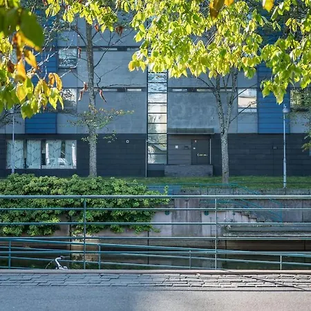 アパート 2 Bedroom With Canal View, Private Sauna, Sun Deck And Ev Parking *