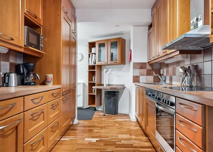 2 Bedroom With Canal View, Private Sauna, Sun Deck And Ev Parking شقة هلسنكي