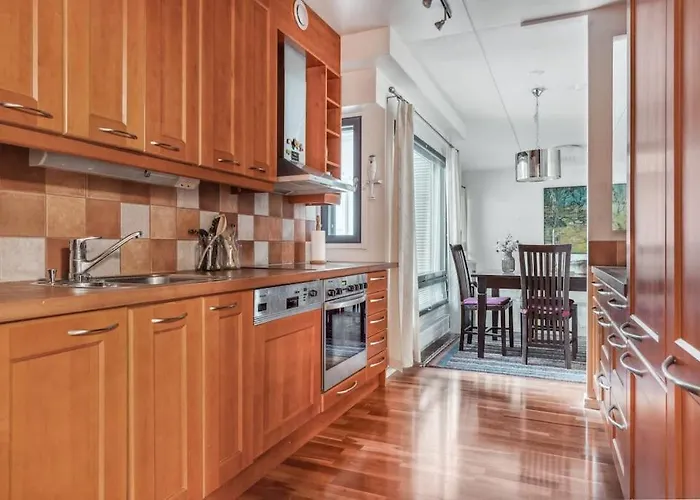 2 Bedroom With Canal View, Private Sauna, Sun Deck And Ev Parking هلسنكي