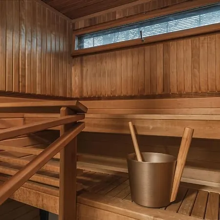 2 Bedroom With Canal View, Private Sauna, Sun Deck And Ev Parking Lägenhet