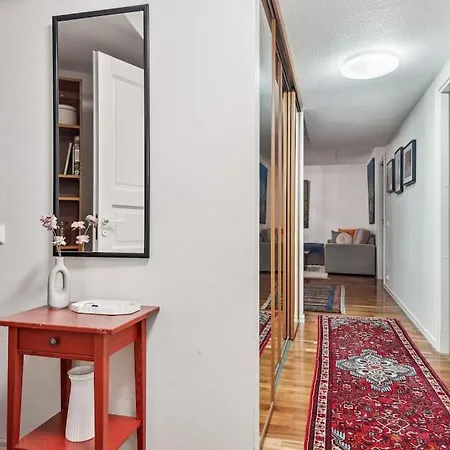 Lägenhet 2 Bedroom With Canal View, Private Sauna, Sun Deck And Ev Parking