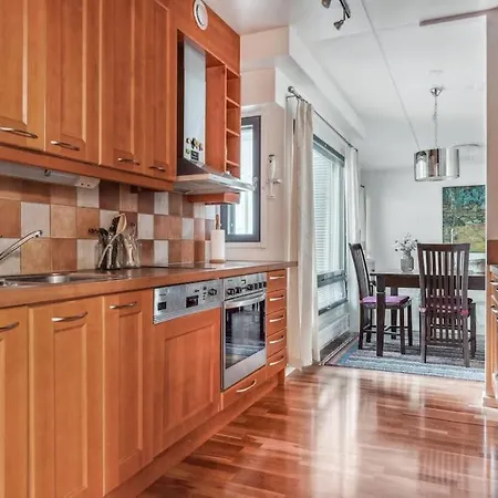 2 Bedroom With Canal View, Private Sauna, Sun Deck And Ev Parking Helsingfors