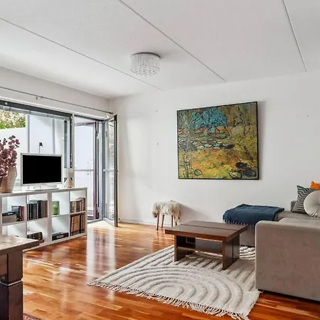 2 Bedroom With Canal View, Private Sauna, Sun Deck And Ev Parking * Helsingfors